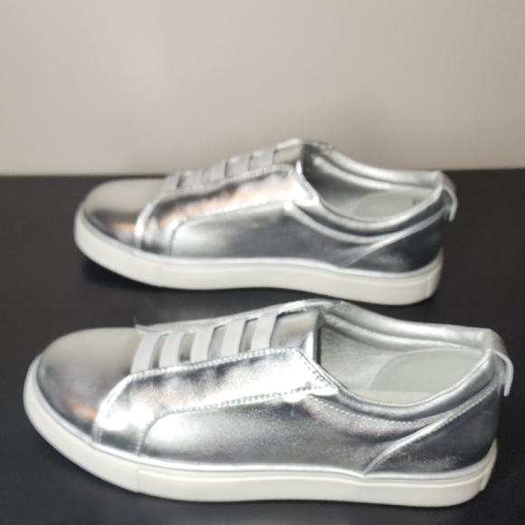 Kenneth Cole Reaction Silver White Sneakers Modern Style - Picture 3 of 10